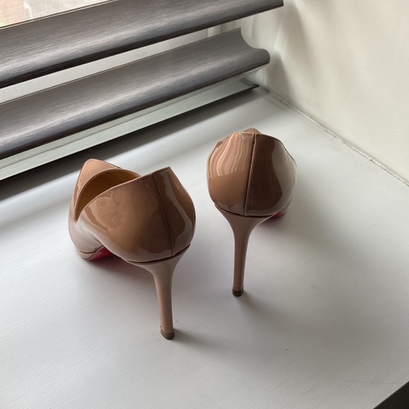 Christian Louboutin - Pigalle Plato 100 Patent PJ1A Nude. Size 38 - Picture 5 of 5